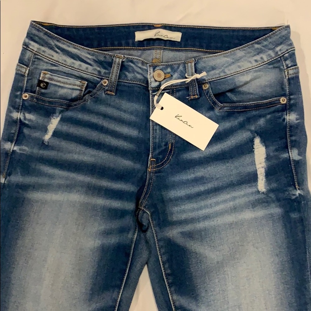 NWT  KanCan Straight Leg Jeans Size 28